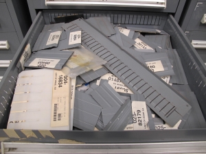 STANLEY VIDMAR CABINET, 5 DRAWER, TO INCLUDE: SWITCHES. LOCATED AT W-44. LOADING AND HANDLING FEE $25-367