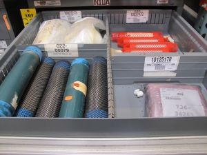 STANLEY VIDMAR CABINET, 8 DRAWER, TO INCLUDE: FLOW DETECTORS, TERMINAL BLOCKS, CAPACITORS, LUBRICATORS, CIRCUIT BREAKERS, VALVE MANIFOLDS, KEYBOARD DISPLAYS, PRESSURE REGULATOR. LOCATED AT W-50 . LOADING AND HANDLING FEE $25-381