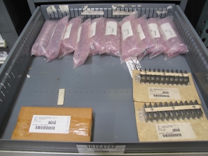 STANLEY VIDMAR CABINET, 8 DRAWER, TO INCLUDE: FLOW DETECTORS, TERMINAL BLOCKS, CAPACITORS, LUBRICATORS, CIRCUIT BREAKERS, VALVE MANIFOLDS, KEYBOARD DISPLAYS, PRESSURE REGULATOR. LOCATED AT W-50 . LOADING AND HANDLING FEE $25-381