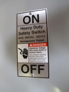 SIEMENS SWITCH, SAFETY TYPE, 600VAC 400A ELEC RATING, NEMA 3R ENCLOSURE, 3PST ACTION. HEAVY DUTY, FUSIBLE. LOCATED AT W-50 . LOADING AND HANDLING FEE $25-399