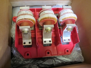 LOT TO INCLUDE: (2) MOLDING, LOAD CENTER KIND. LOWER ASSEMBLY, K-600S, 250-600A, K-DON600S, 250-600A, FOR 480 VOLT LOAD CENTERS, (2) TRANSMITTER, PRESSURE TYPE, 4-20MA OUTPUT, 200-2000 PSI (1.4-14 MPA) RANGE, 1/2" NPT CONNECTION, 25-42VDC SUPPLY. ELECTRONIC, CAST IRON BASE AND COVER. LOCATED AT W-50 . LOADING AND HANDLING FEE $25-443