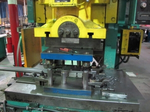 KOMATSU PUNCH PRESS, MODEL 80, OBS  80 TON CAPACITY, HYDRAULIC, 23î X 39î BOLSTER, SAFETY CURTAINS, DUAL PALM BUTTONS-13