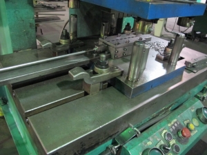 KOMATSU PUNCH PRESS, MODEL 80, OBS  80 TON CAPACITY, HYDRAULIC, 23î X 39î BOLSTER, SAFETY CURTAINS, DUAL PALM BUTTONS-13