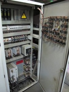 1999 CLIFFORD AUTOMATIC CNC MESH WELDING LINE, MODEL CLW12, 8MM-3MM LINE WIRE DIAMETER, 20 WIRE LINES, CROSSWIRE DIAMETER: 6MM, CROSSWIRE LENGTH: 1300 MM, LINEWIRE PITCH: INFINITELY VARIABLE FROM 10MM, CROSSWIRE FEED: SINGLE GAP TYPE MAGAZINE TOOLED FOR PRODUCING 2 MATS, SIDE BY SIDE, (10) WELDPRESSES, (20) BOTTOM ELECTRODES, (4) 125 KVA WELDING TRANSFORMERS, 120 CROSSWIRES MAX. SPEED, LINEAR MODEL QM12/25 PAILOUT, AUTOMATIC SHEET STACKER, WATER COOLING SYSTEM, MITSUISHI A1 CNC CONTROL, S/N 8874, SHEET STACKER, S/N 8979, (2) ENCLOSED CARTS FULL OF WELDING TIPS AND REALTED TOOLING INCLUDED WITH MACHINE-2