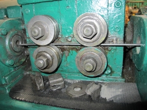 LEWIS WIRE STRAIGHTENER AND CUT OFF, MODEL 2CV, AUTOMATIC, TWO PLANE, CUT-OFF, PAYOFF REELS, MEASURE RACK 150î, S/N N/A-22