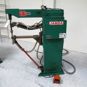 JANDA PRESS TYPE SPOT WELDER, MODEL P-40-24, 40 KVA, 20î ARMS, JANDA 400V DIGITAL CONTROL, S/N P3206-29