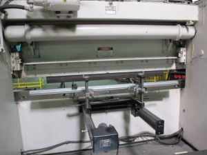 WYSONG HYDRAULIC PRESS BRAKE, MODEL MT18-104, 10' X 60 TON CAPACITY, 6î STROKE, 9î ADJUSTMENT, 15î DIE SPACE, AUTOGAGE G24 BACKGAUGE, DUAL PALM CONTROL ON PEDESTAL STAND, ELECTRIC FOOT PEDAL,  STI MINI SAFE MS4400 SERIES LIGHT SAFETY CURTAINS, S/N MTH60-120-3