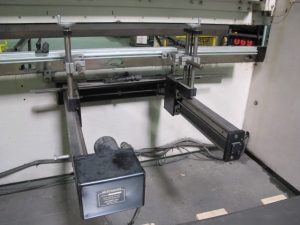 WYSONG HYDRAULIC PRESS BRAKE, MODEL MT18-104, 10' X 60 TON CAPACITY, 6î STROKE, 9î ADJUSTMENT, 15î DIE SPACE, AUTOGAGE G24 BACKGAUGE, DUAL PALM CONTROL ON PEDESTAL STAND, ELECTRIC FOOT PEDAL,  STI MINI SAFE MS4400 SERIES LIGHT SAFETY CURTAINS, S/N MTH60-120-3