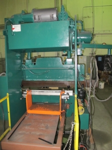 WYSONG PRESS BRAKE, MODEL H-2052, 52" X 20 TON, 2 "STROKE, 3" ADJUSTMENT, 9" DIE SPACE, DYNABEND I PROGRAMMABLE BACK GAGE, DUAL PALM CONROL ON RAM, S/N HP1312106-5