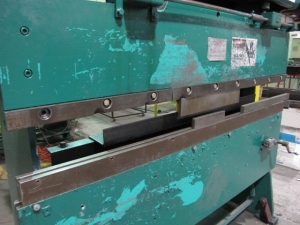 CHICAGO PRESS BRAKE, MODEL 265, 6' X 25 TON CAPACITY, FRONT OPERATED MANUAL BACKGAUGE, S/N L16798-6