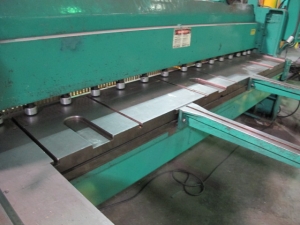 WYSONG POWER SHEAR MODEL 1010, 10' X 3/16" CAPACITY, FRONT OPERATED POWER BACKGAUGE WITH INDICTOR, SQUARE ARM, 35î SUPPORT ARMS, ELECTRIC FOOT PEDAL S/N P32-1838-9