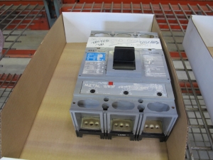 MISC. SQUARE-D, ITE, AND GE CIRCUIT BREAKER SWITCHES. LOADING & HANDLING $5-1468