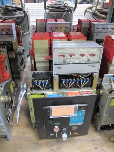 (2) ITE IMPERIAL CIRCUIT BREAKERS, TYPE K600-S, FRAME SIZE 600 AMP, 60 HZ, ABB SOLID STATE TRIP TYPE SS. LOADING & HANDLING $15-1456