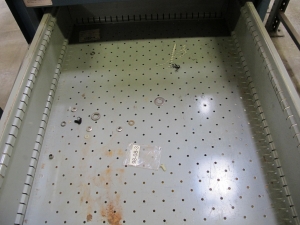 LOT TO INCLUDE: (1) BUTCHER BLOCK TABLE TOP 48"L X 30"W, (1) LISTA DUAL DESK LEG, (1) LISTA 4 DRAWER CABINET WITH CONTENTS. LOADING & HANDLING $15-1702