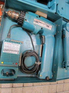 MAKITA DRILL SET TO INCLUDE: (1) DRIVER DRILL, MODEL NUMBER 6093D, 0-1100 RPM, (1) DRILL, MODEL NUMBER 6019D, (2) ADJUSTABLE TIP FLASHLIGHTS, MODEL ML702, (1) BATTERY CHARGER, MODEL NUMBER DC18RA, (1) FAST CHARGER DC9100. *BATTERIES NOT INCLUDED*-2060