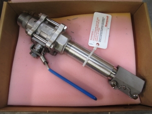 LOT TO INCLUDE: (1) HONEYWELL 1-1/4" VALVE FITTING, 1000WOG, (1) ITT BARTON DIFFERENTIAL PRESSURE UNIT, SAFE WORKING PRESSURE 2500 PSI, SS BELLOWS, MISC. ASHCROFT AND MAGNEHELIC PRESSURE GAUGES, MISC. KEROTEST VALVES, MISC. FLOW GAUGES-2161