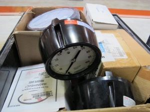 LOT TO INCLUDE: (1) HONEYWELL 1-1/4" VALVE FITTING, 1000WOG, (1) ITT BARTON DIFFERENTIAL PRESSURE UNIT, SAFE WORKING PRESSURE 2500 PSI, SS BELLOWS, MISC. ASHCROFT AND MAGNEHELIC PRESSURE GAUGES, MISC. KEROTEST VALVES, MISC. FLOW GAUGES-2161