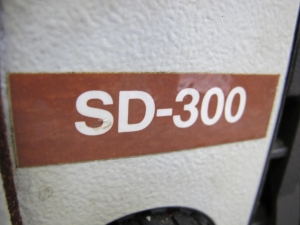 VARIAN SD-300 DUAL STAGE ROTARY VANE MECHANICAL VACUUM PUMP WITH FULFLO FILTER-2183