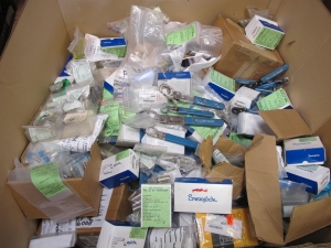 LOT TO INCLUDE SWAGELOK, PARKER, AND WHITEY: LARGE QUANTITY OF TUBE PLUGS, FITTINGS, CONNECTORS, SWAGELOK WRENCHES, ELBOWS, ADAPTERS-2206