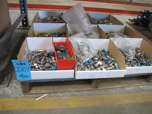 LOT TO INCLUDE SWAGELOK AND PARKER: LARGE QUANTITY OF SS AND BRASS FITTINGS, ELBOWS, AND "T"S-2207