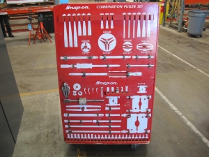 SNAP ON TOOL CONTROL BOARD WITH MISC. PULLERS, MODEL NUMBER VE 138-1B-2309