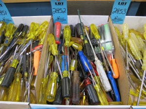 MISC. SCREWDRIVERS, VARIED SIZES-2452