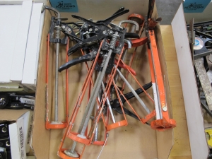 CAULKING GUNS-2574