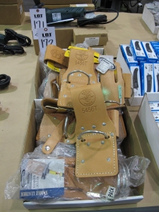 LOT KLEIN TOOLS HAMMER HOLDERS (T-10) LOADING & HANDLING FEE $10-172