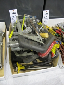 LOT ASST'D HAND SAWS (T-10) LOADING & HANDLING FEE $10-20