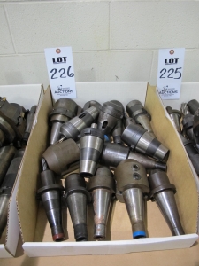 LOT ASST'D TOOL HOLDERS (T-10) LOADING & HANDLING FEE $10-226