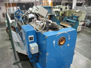 LION C-10TM ENGINE LATHE, GAP BED, 28Ó X 84Ó, 37Ó SWING IN GAP, 19-1/2Ó SWING OVER CROSS SLIDE, 20Ó- 4 JAW INDEPENDENT CHUCK, 15Ó- 3 JAW CHUCK, 4Ó HOLE THRU, 22.4-1120 RPM, TAILSTOCK, (2) STEADY RESTS, S/N 42941 (T-10) LOADING & HANDLING FEE $750-269