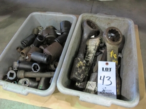 LOT ASST'D SOCKETS W/ RATCHET (T-10) LOADING & HANDLING FEE $10-43