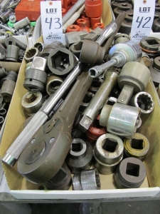 LOT ASST'D SOCKETS W/ RATCHET (T-10) LOADING & HANDLING FEE $10-43