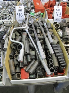 LOT ASST'D SOCKETS W/ RATCHET (T-10) LOADING & HANDLING FEE $10-46