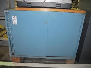LISTA 2-DOOR TOOL CABINET W/ CASE (T-10) LOADING & HANDLING FEE $50-539