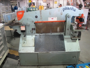 PIRANHA MODEL P-70 IRON WORKER, S/N 064 (T-10) LOADING & HANDLING FEE $300-549