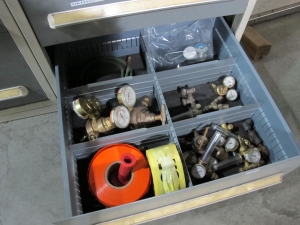 STANLEY VIDMAR 7-DRAWER TOOL CABINET W/ CONTENTS (T-10) LOADING & HANDLING FEE $50-603