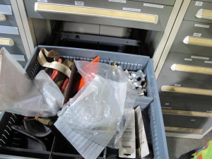 STANLEY VIDMAR 5-DRAWER TOOL CABINET W/ CONTENTS (T-10) LOADING & HANDLING FEE $50-604