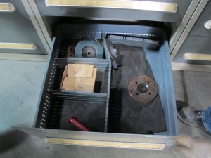 STANLEY VIDMAR 5-DRAWER TOOL CABINET W/ CONTENTS (T-10) LOADING & HANDLING FEE $50-604