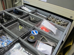 STANLEY VIDMAR 8-DRAWER TOOL CABINET W/ CONTENTS (T-10) LOADING & HANDLING FEE $50-606