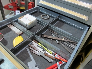 STANLEY VIDMAR 8-DRAWER TOOL CABINET W/ CONTENTS (T-10) LOADING & HANDLING FEE $50-606