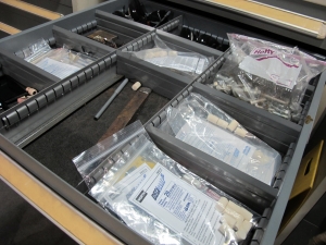 STANLEY VIDMAR 8-DRAWER TOOL CABINET W/ CONTENTS (T-10) LOADING & HANDLING FEE $50-609