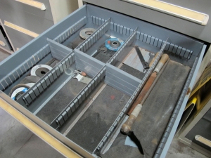 STANLEY VIDMAR 8-DRAWER TOOL CABINET W/ CONTENTS (T-10) LOADING & HANDLING FEE $50-609