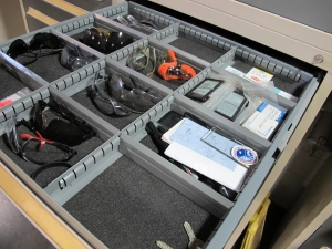 STANLEY VIDMAR 8-DRAWER TOOL CABINET W/ CONTENTS (T-10) LOADING & HANDLING FEE $50-610