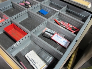 STANLEY VIDMAR 8-DRAWER TOOL CABINET W/ CONTENTS (T-10) LOADING & HANDLING FEE $50-610