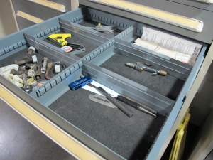 STANLEY VIDMAR 8-DRAWER TOOL CABINET W/ CONTENTS (T-10) LOADING & HANDLING FEE $50-610