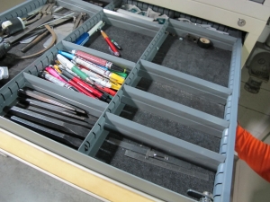 STANLEY VIDMAR 8-DRAWER TOOL CABINET W/ CONTENTS (T-10) LOADING & HANDLING FEE $50-612