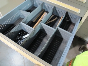 STANLEY VIDMAR 8-DRAWER TOOL CABINET W/ CONTENTS (T-10) LOADING & HANDLING FEE $50-612