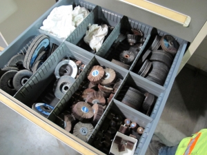 STANLEY VIDMAR 8-DRAWER TOOL CABINET W/ CONTENTS (T-10) LOADING & HANDLING FEE $50-612