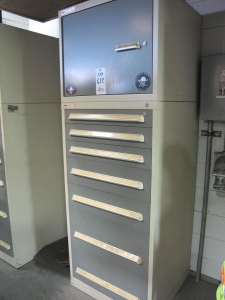 STANLEY VIDMAR 8-DRAWER TOOL CABINET W/ CONTENTS (T-10) LOADING & HANDLING FEE $50-612